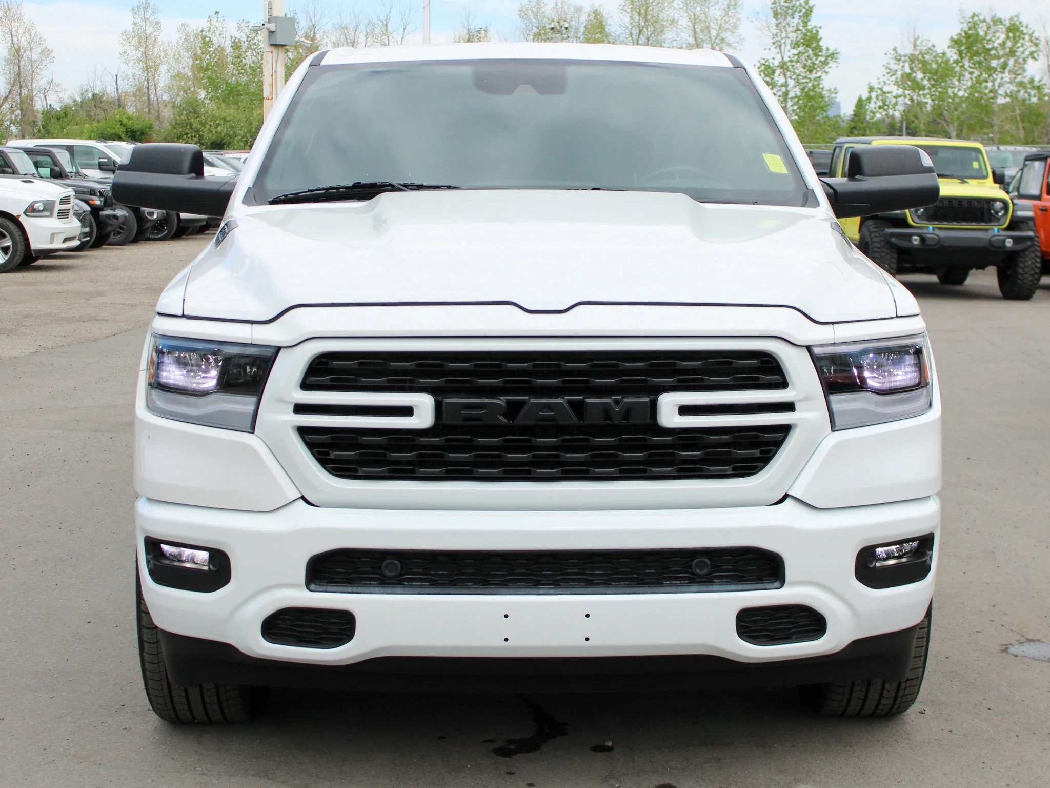 Certified Used 2022 White RAM Sport * No Accidents | HEMI V8 | Remote Start | Trailer Tow Group | Apple CarPlay | Bed Utility image 10