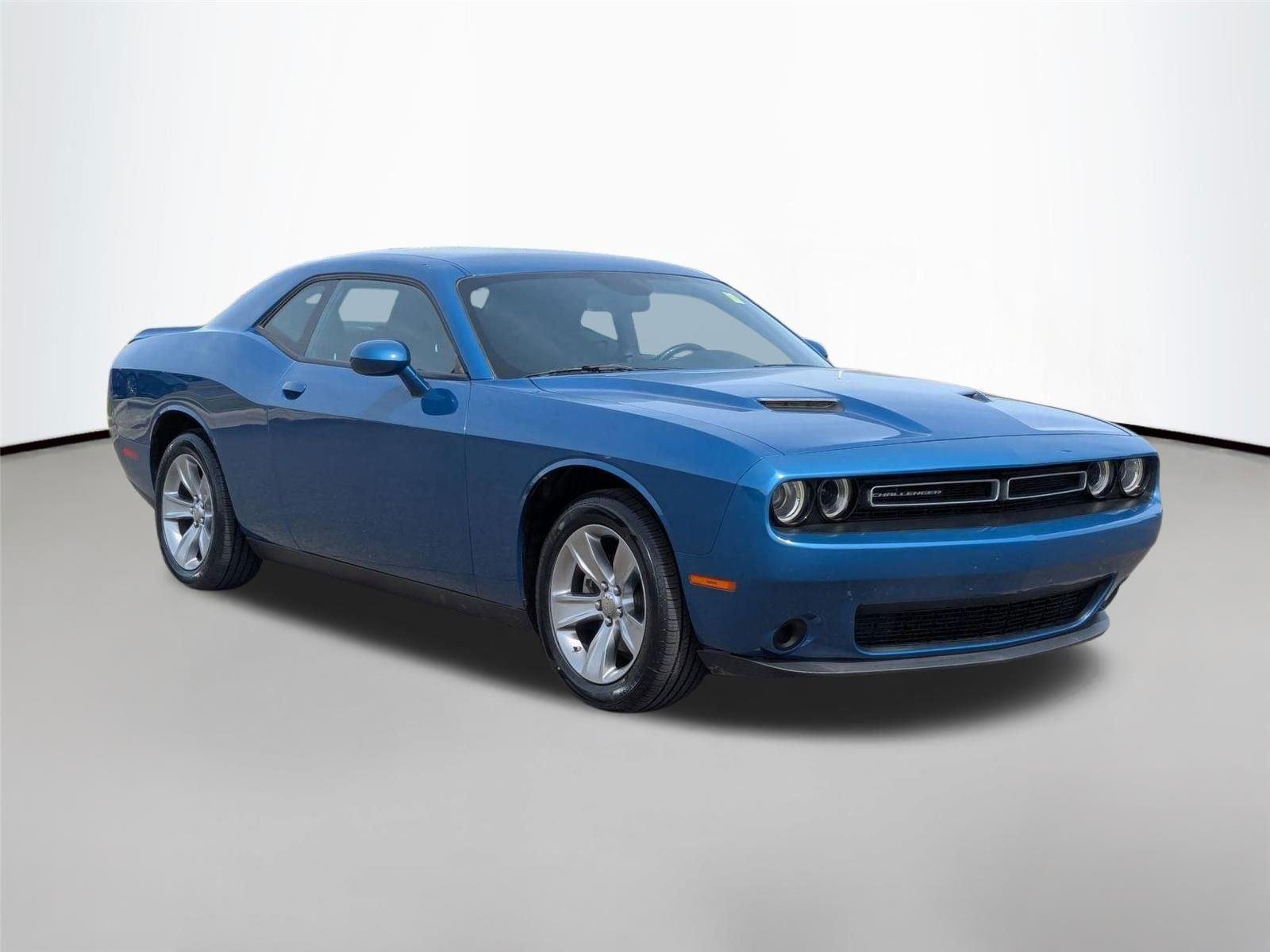 Used 2022 Frostbite Dodge SXT image 4