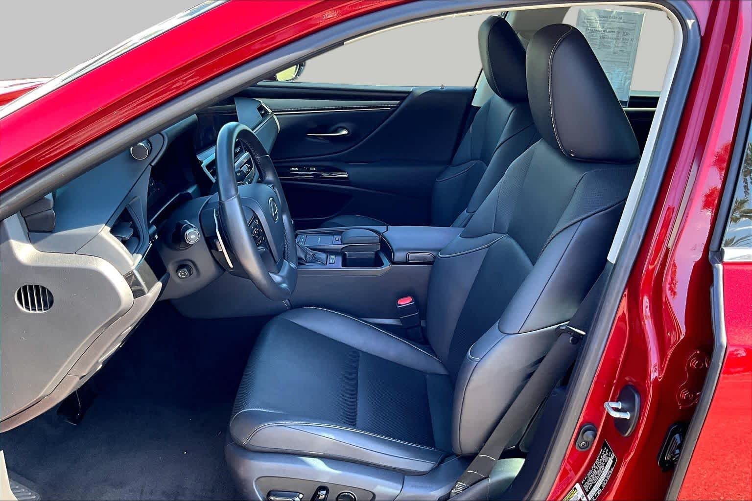 Used 2022 Matador Red Mica Lexus  image 7