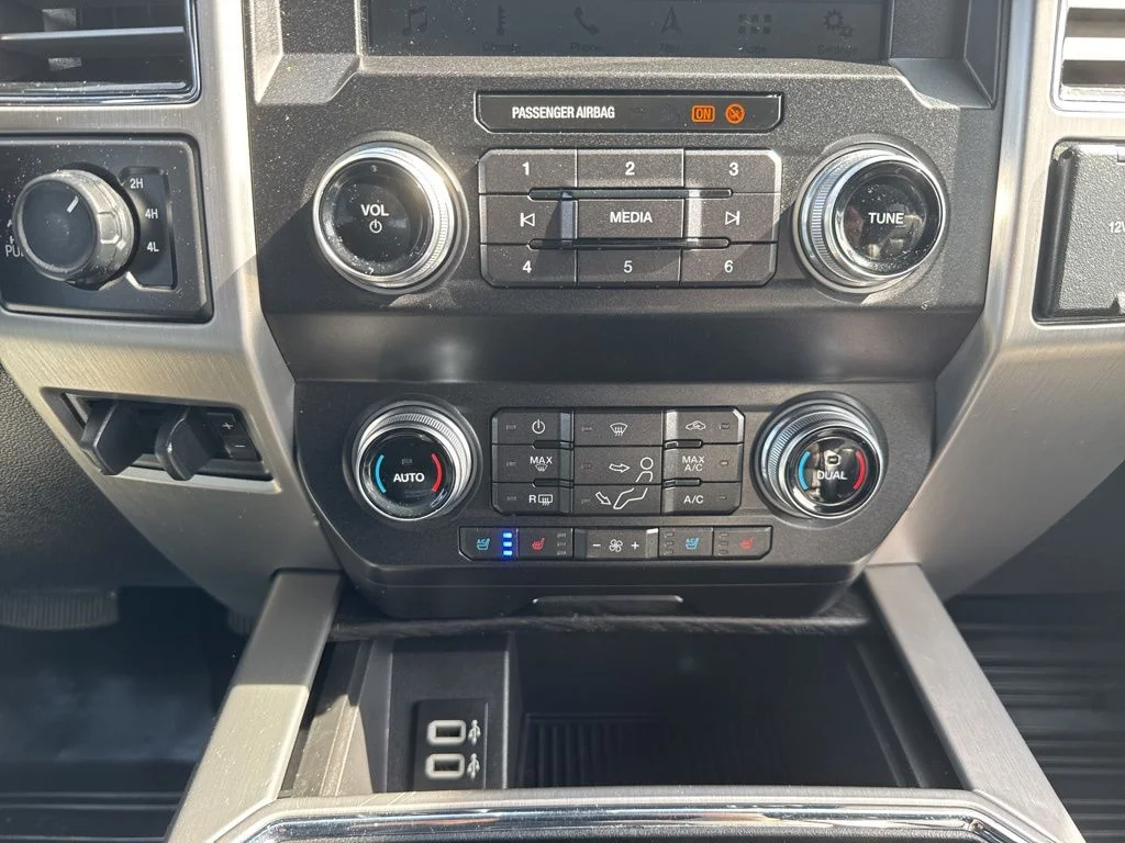 Used 2019 Ingot Silver Ford Platinum image 21