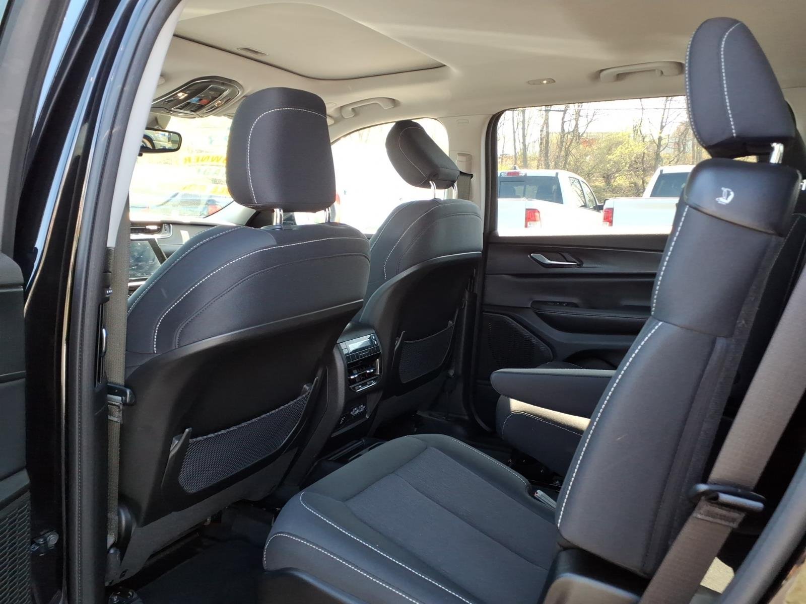 Used 2023 Black Jeep Laredo image 22
