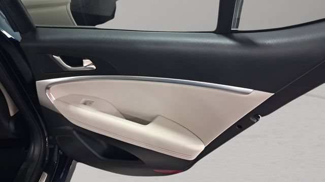 2025 GENESIS G70 Standard - Photo 18