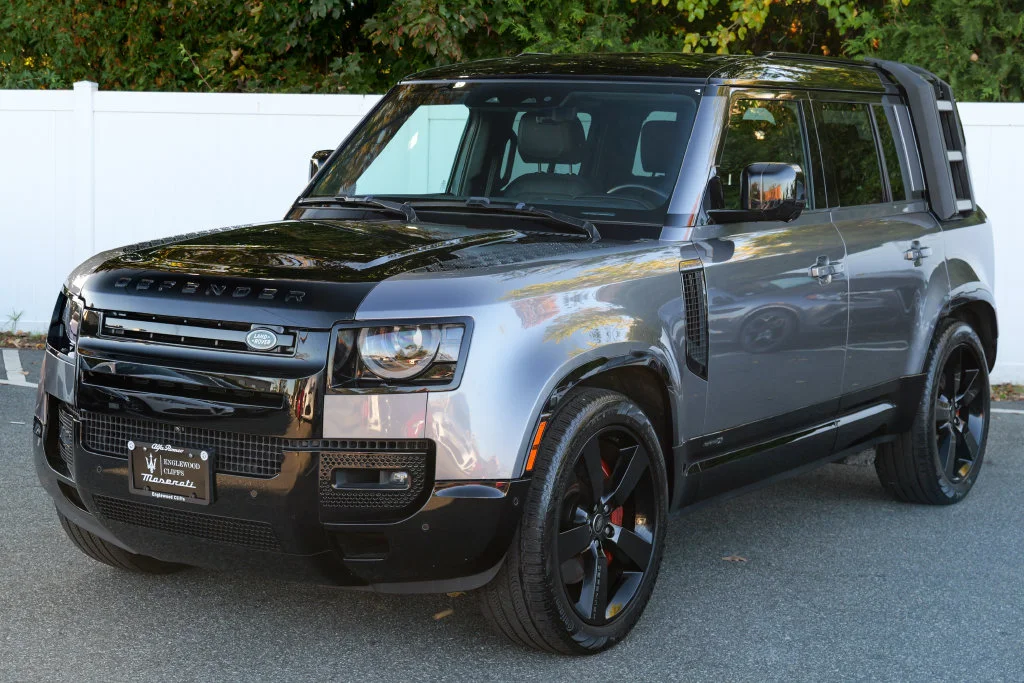 Used 2023 Gray Land Rover X image 3