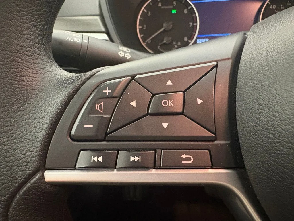 Used 2025 Silver Nissan 2.5 SV image 3