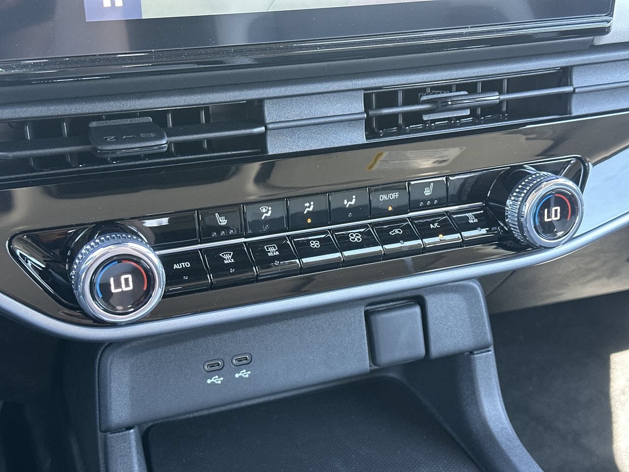 New 2026 Mercury Silver Metallic Honda AWD Touring image 19
