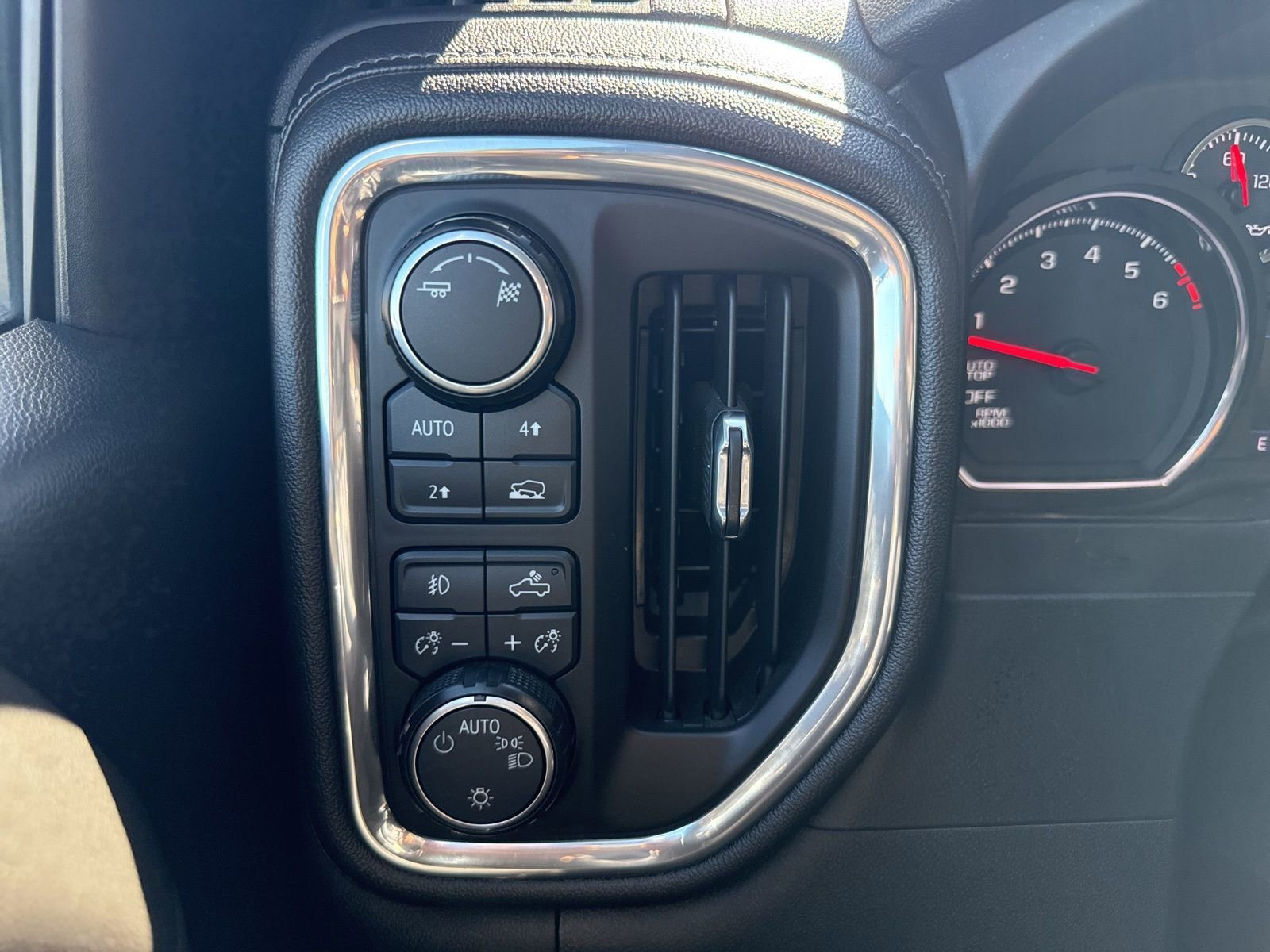2019 Chevrolet Silverado 1500 RST - Photo 35