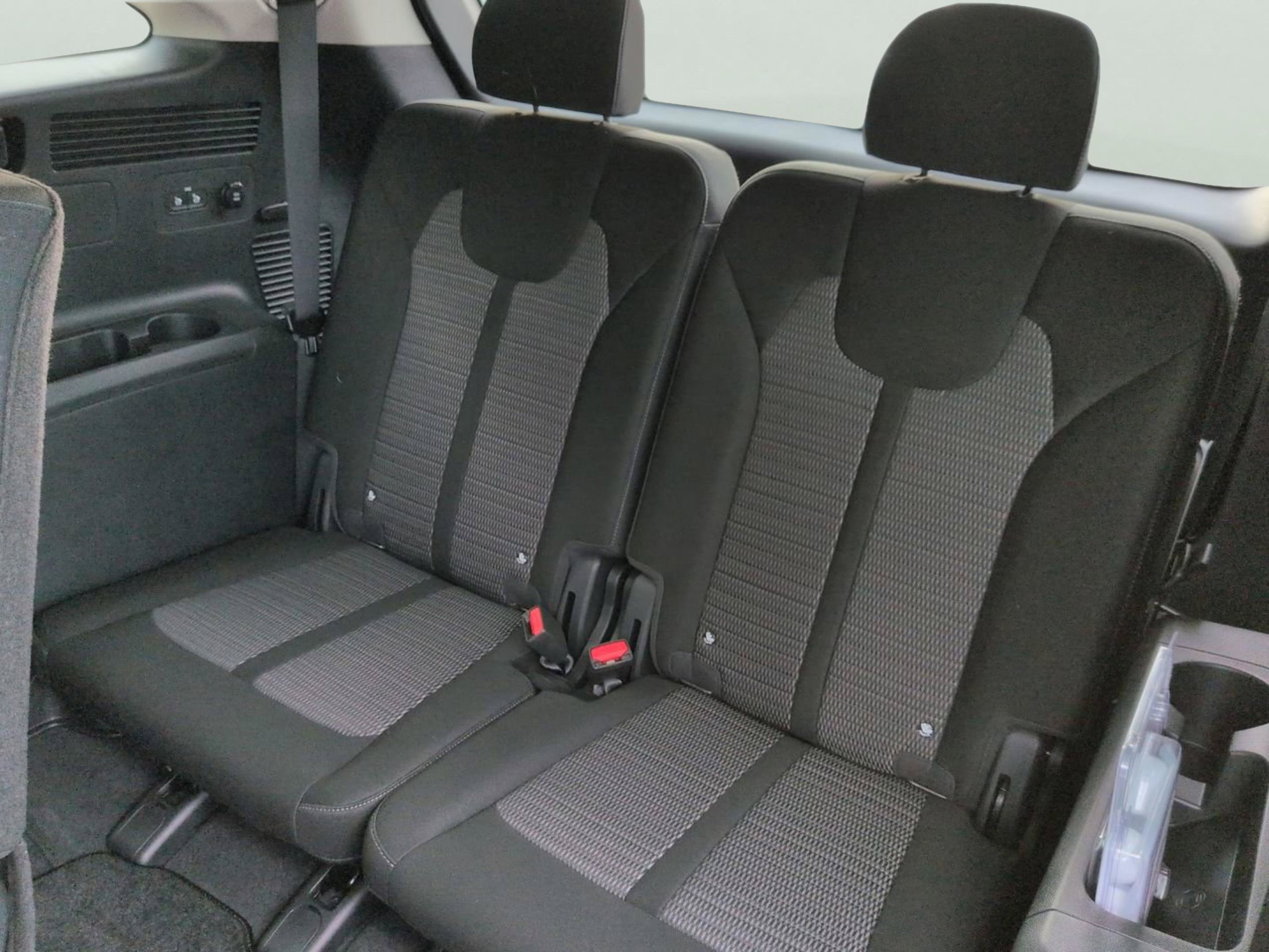 New 2026 Glacial White Pearl Kia LX image 10
