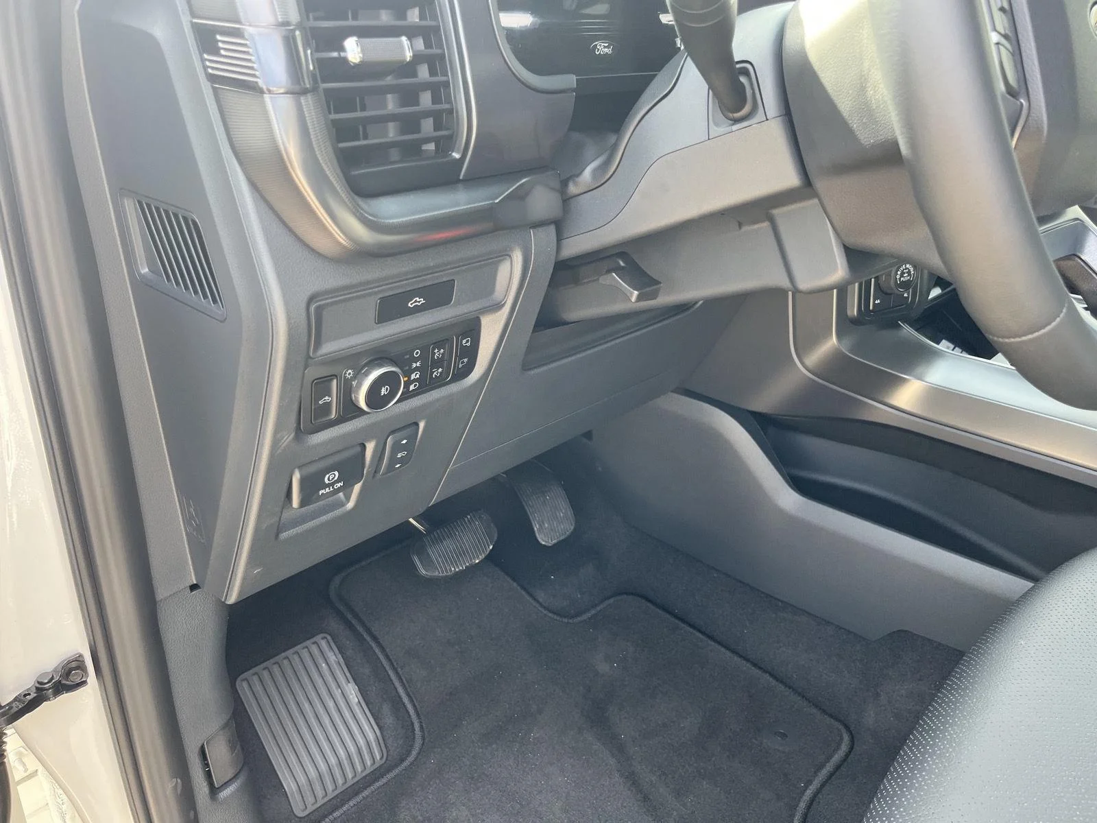 New 2026 Star White Metallic Tri-Coat Ford Lariat® image 17
