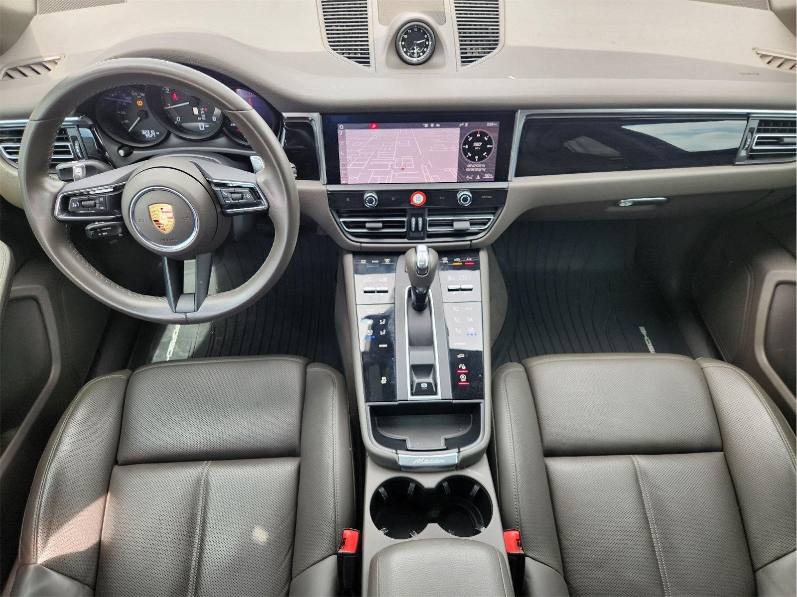 2022 Porsche Macan photo 26 of 33