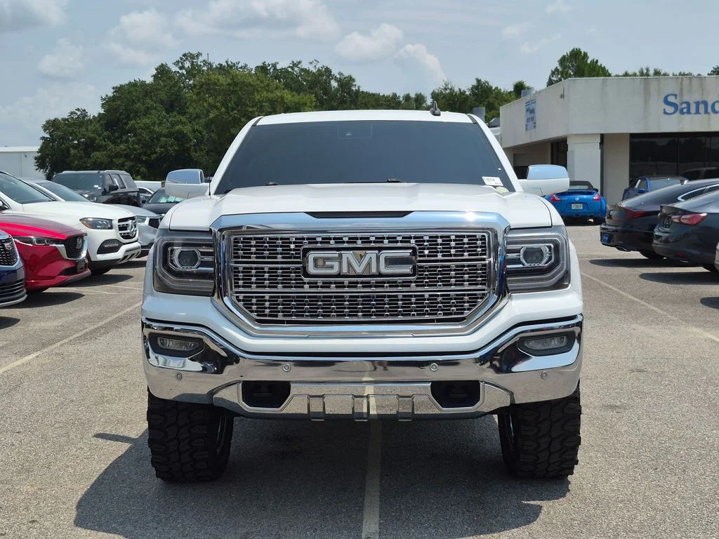 Used 2017 White GMC SLT image 8