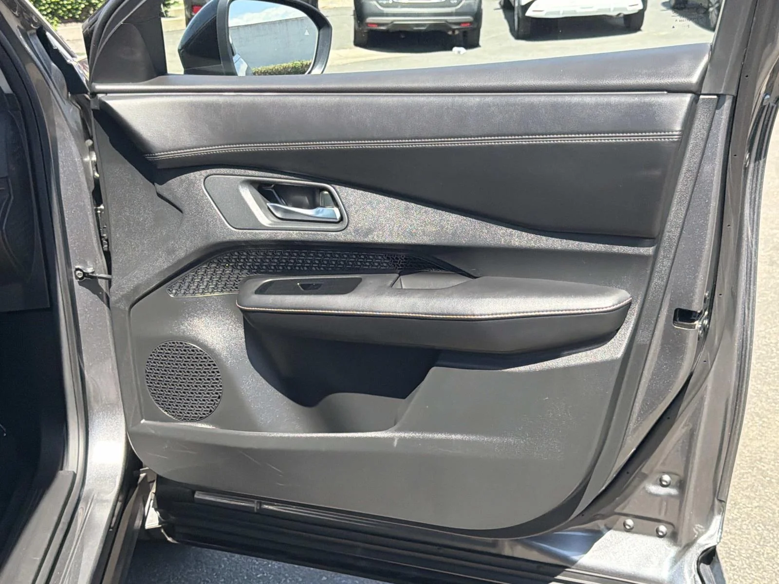 Used 2023 GUN METALLIC Nissan ENGAGE image 32