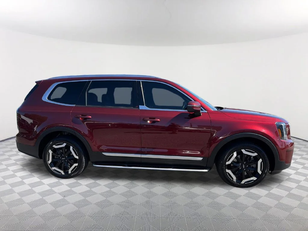 Used 2024 Red Kia EX image 4