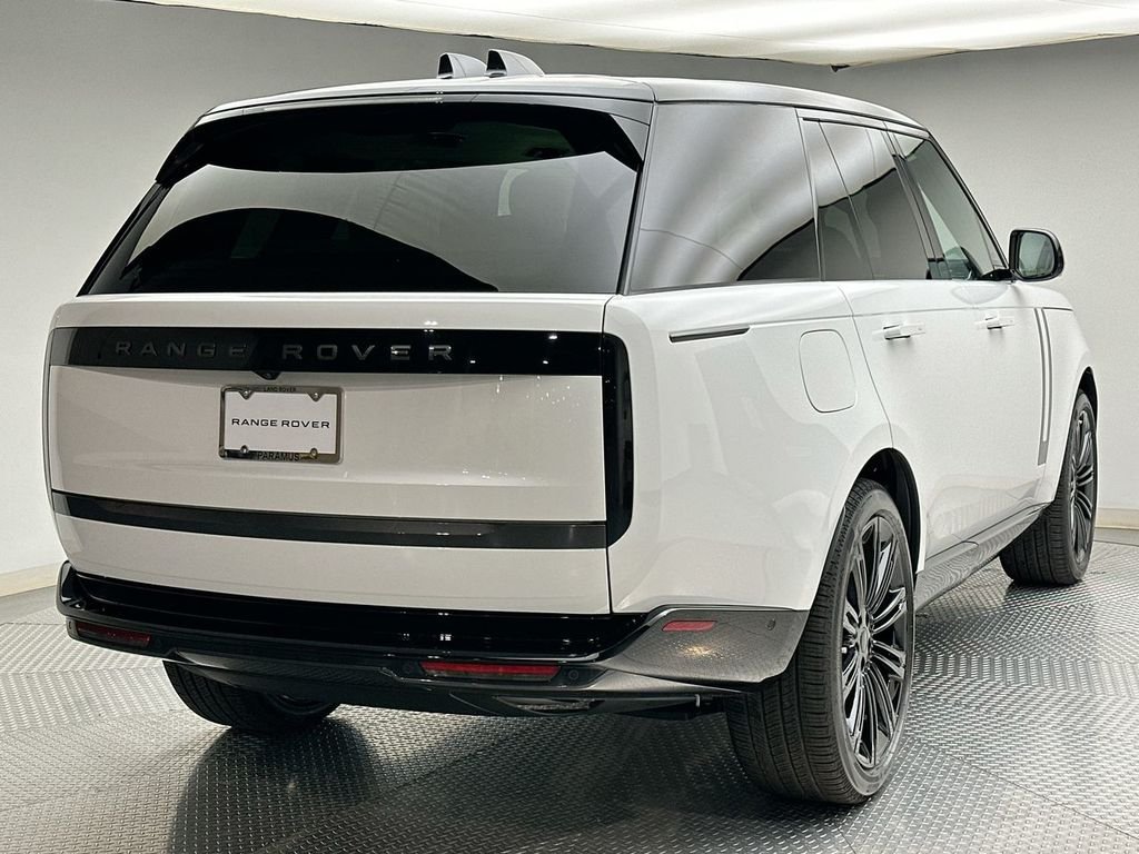 New 2026 Fuji White Land Rover SE image 3
