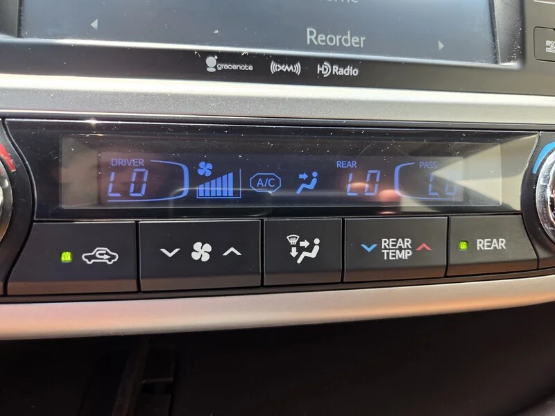 Used 2018 Blizzard Pearl TOYOTA LIMITED PLATINUM V6 AWD image 34