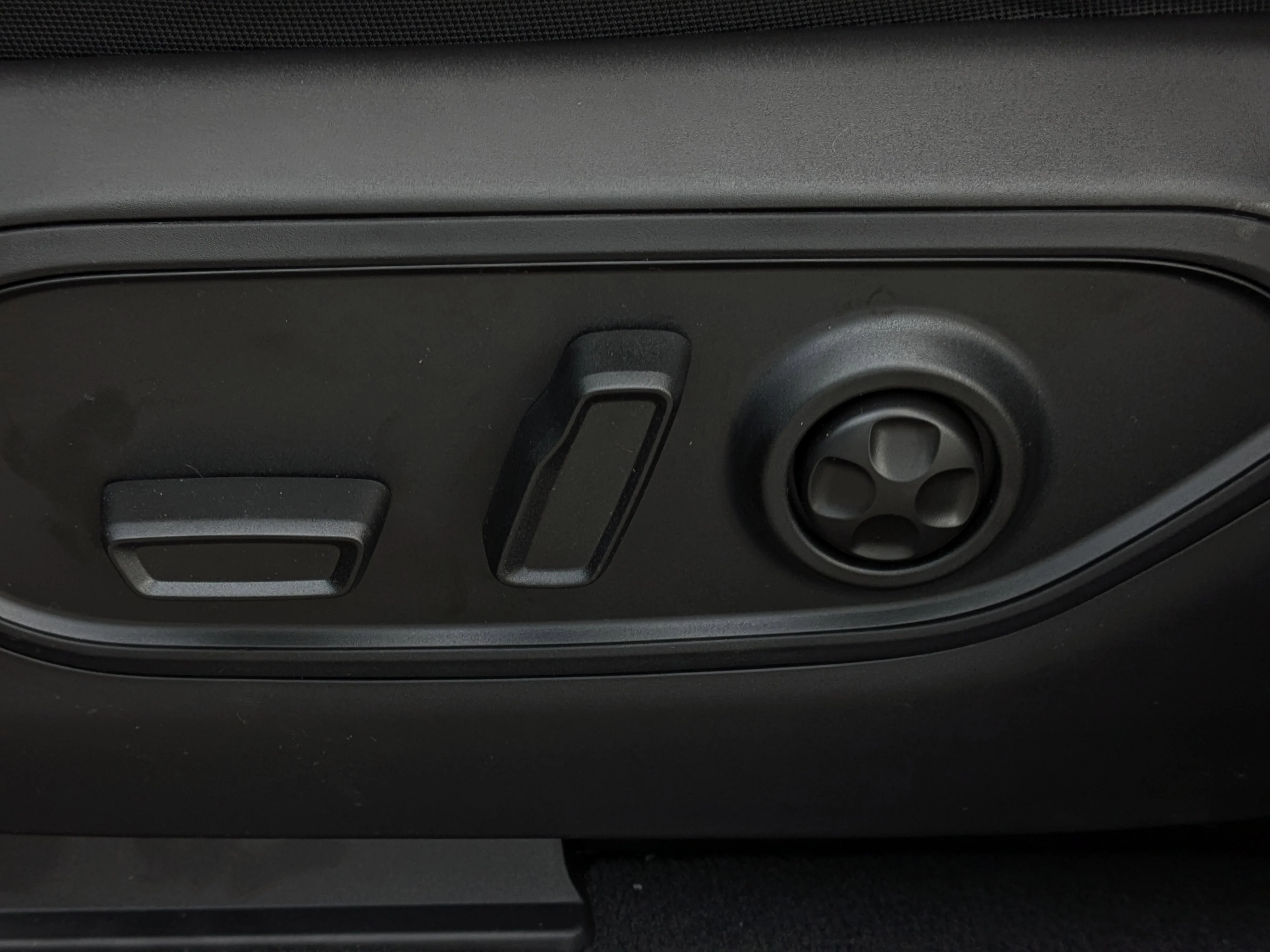 New 2025 Black Jeep Altitude - - Power Sunroof - Power Liftgate - Wireless Charging - 20 Black Wheels & More image 15
