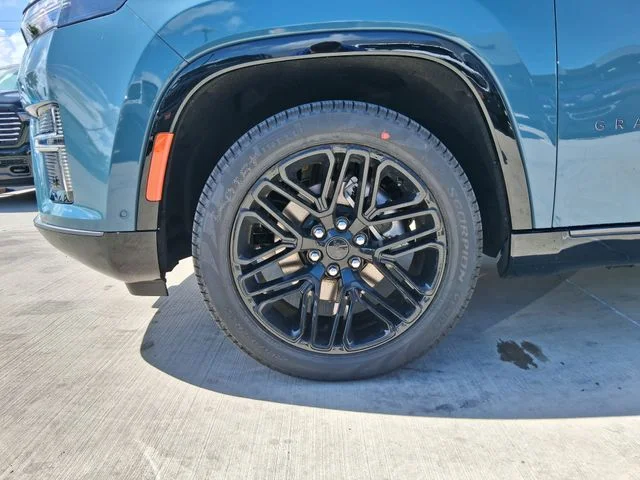 New 2026 Steel Blue Exterior Paint Jeep Limited Reserve image 9