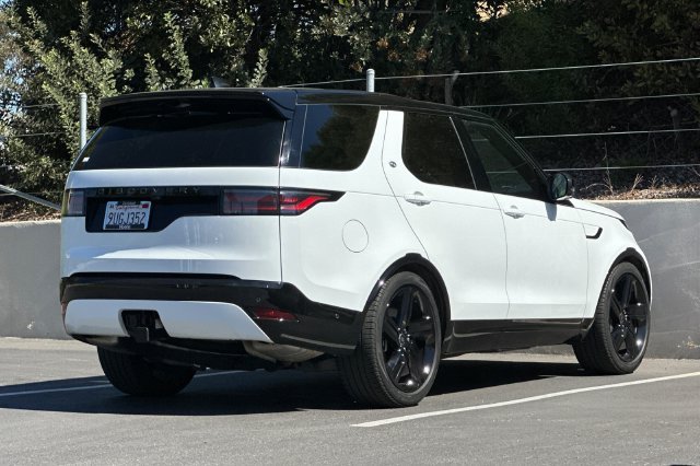Certified Used 2025 White Land Rover Dynamic SE image 5