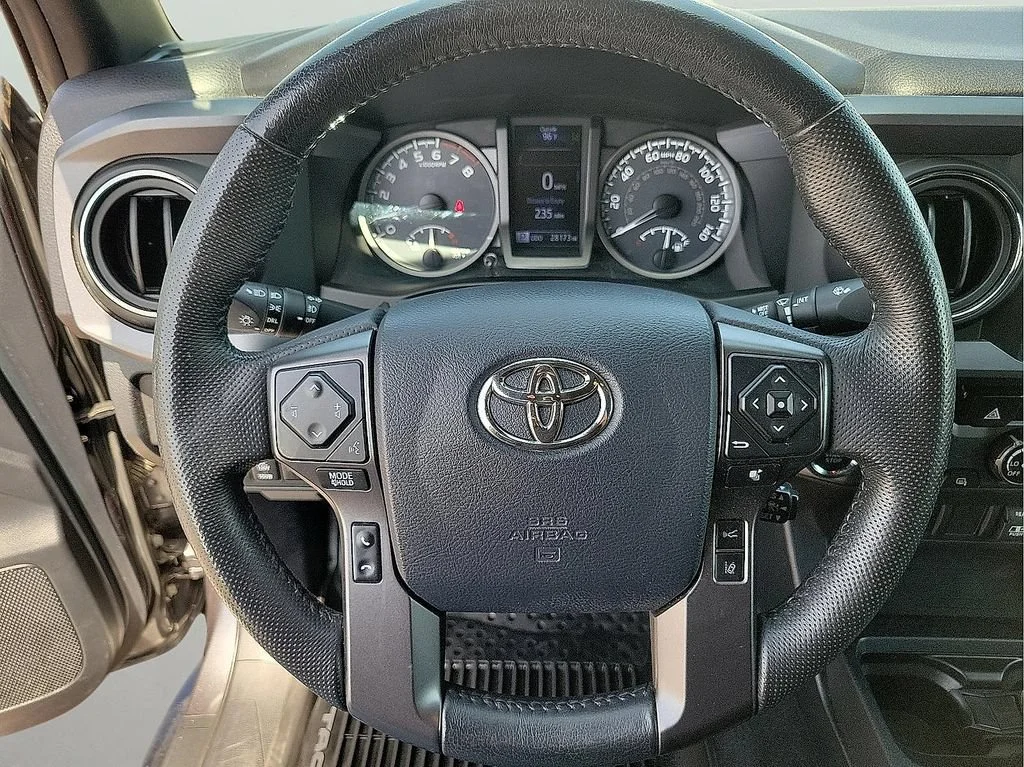 Used 2018 Gray Toyota SR image 16