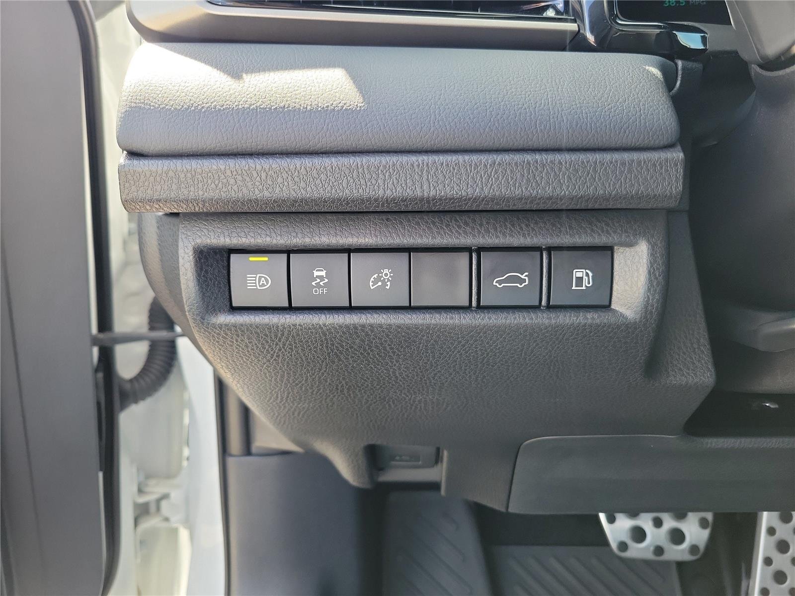 Used 2026 Wind Chill Pearl Toyota XSE image 21