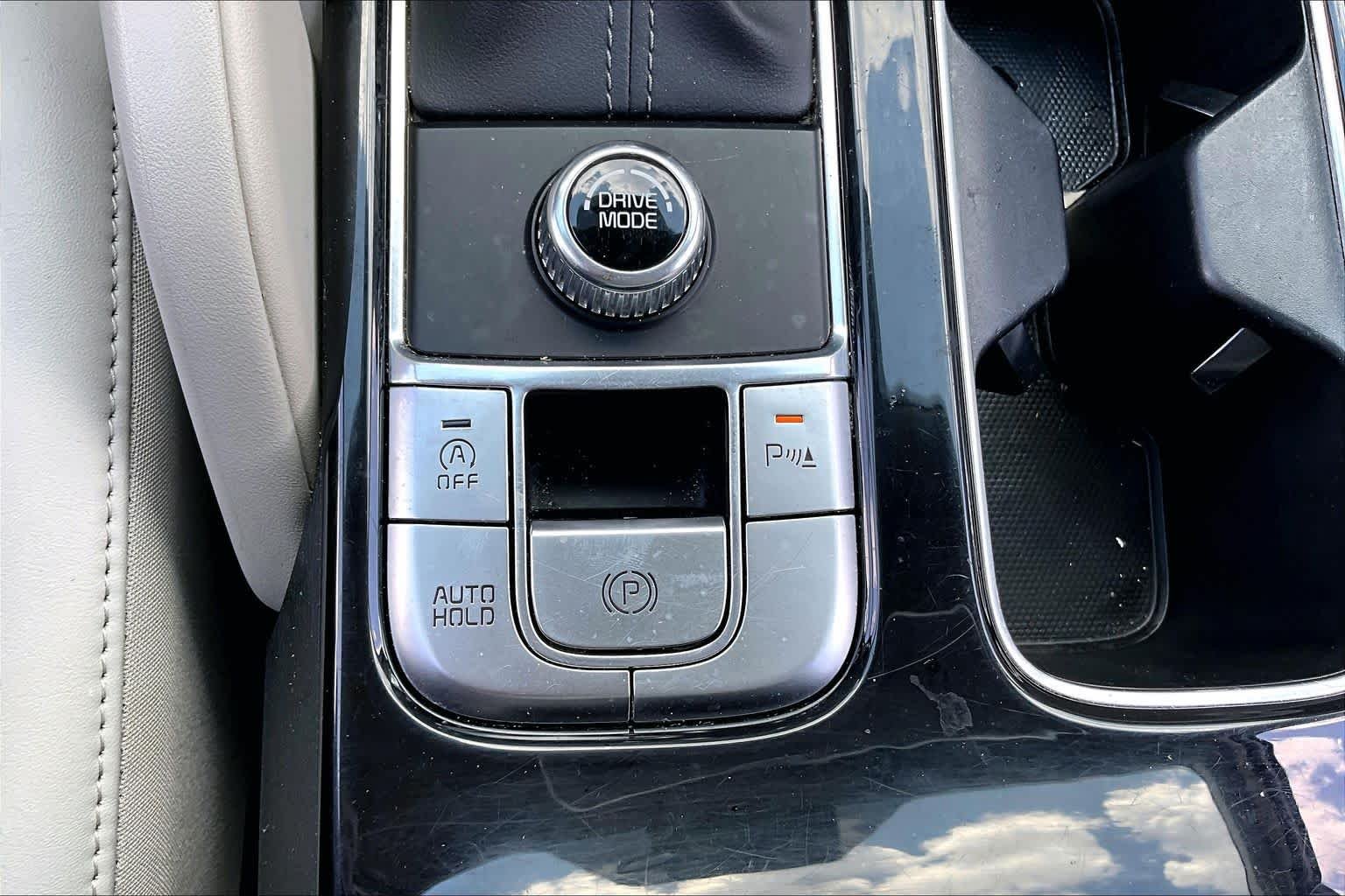 Used 2025 Glacial White Pearl Kia S image 33