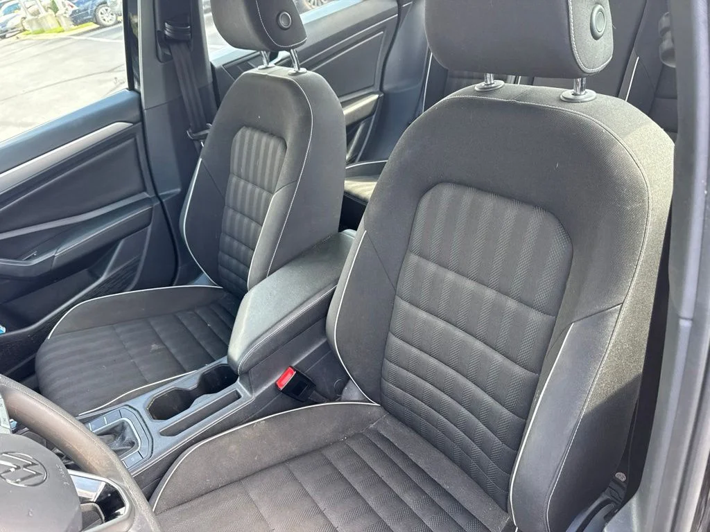 Used 2022  Volkswagen 1.5T Sport image 9