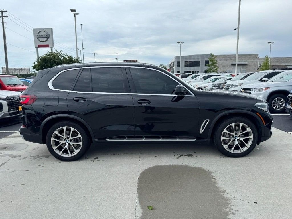Used 2023 Black BMW xDrive40i image 2
