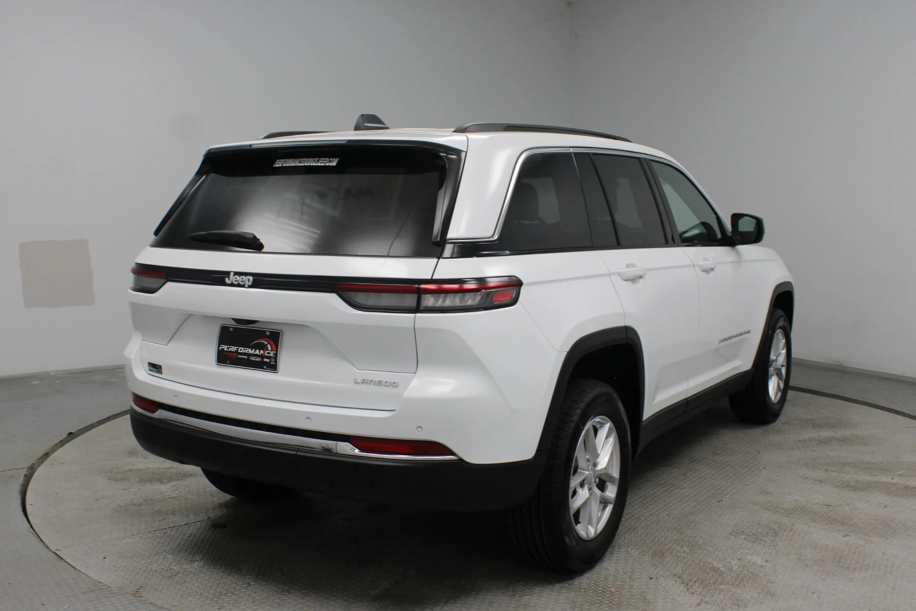 New 2025 Bright White Clear-Coat Exterior Paint Jeep Laredo  x 4x2 image 26
