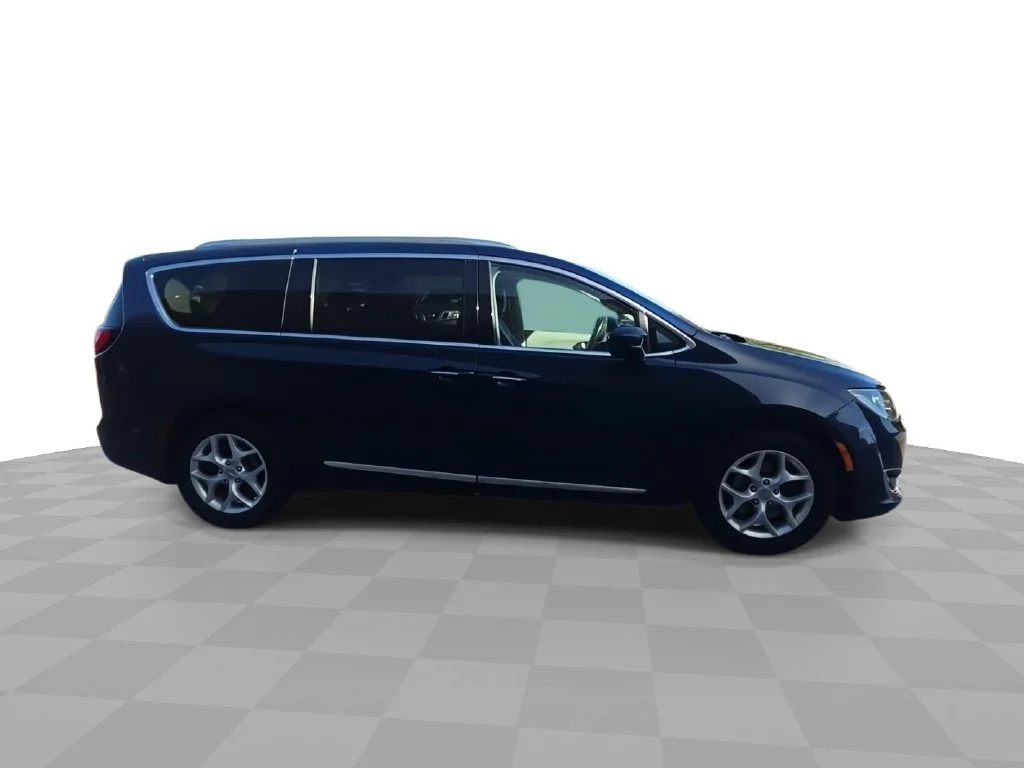 Used 2017 Blue Chrysler Touring L Plus image 9