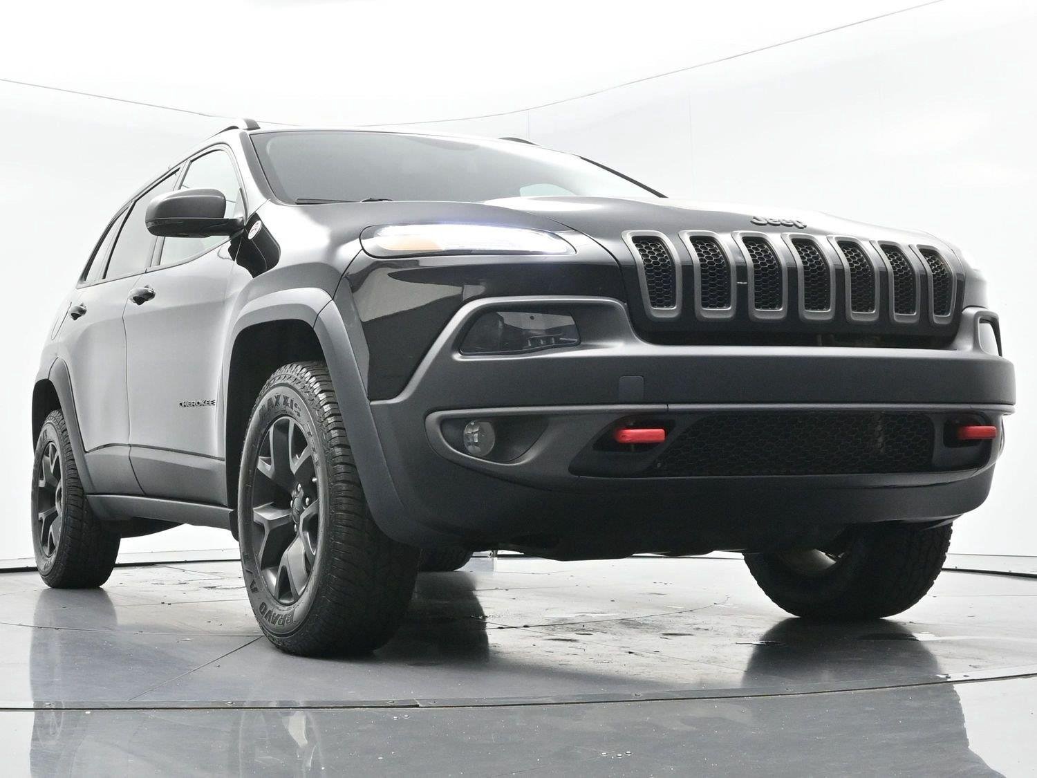 Used 2018 Diamond Black Crystal Pearlcoat Jeep Trailhawk image 41