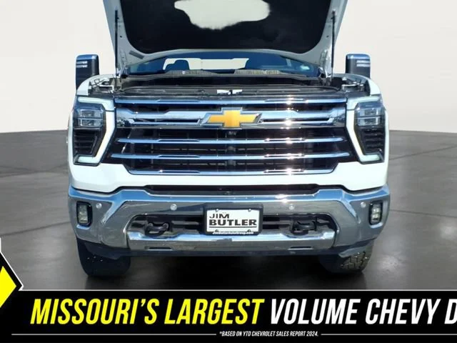 Used 2025 Summit White Chevrolet LTZ image 25
