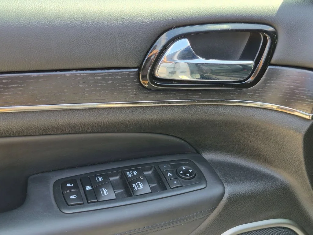 Used 2020 White Jeep High Altitude image 12