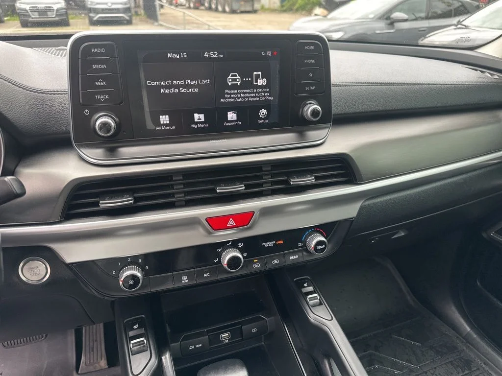 Used 2020 Black Kia S image 17