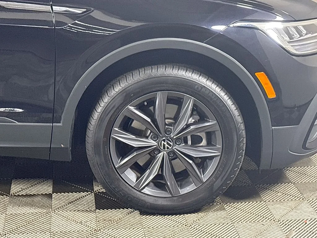 Certified Used 2022 Black Volkswagen 2.0T SE image 24