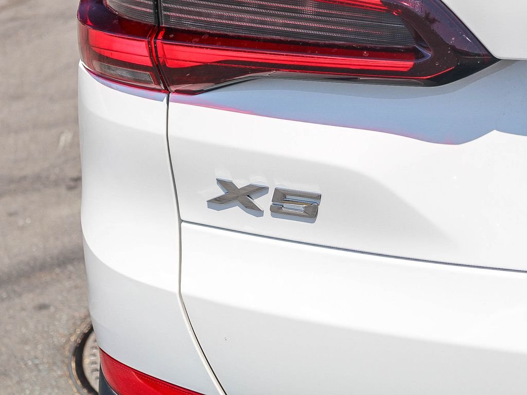 Used 2023 White BMW sDrive40i image 8