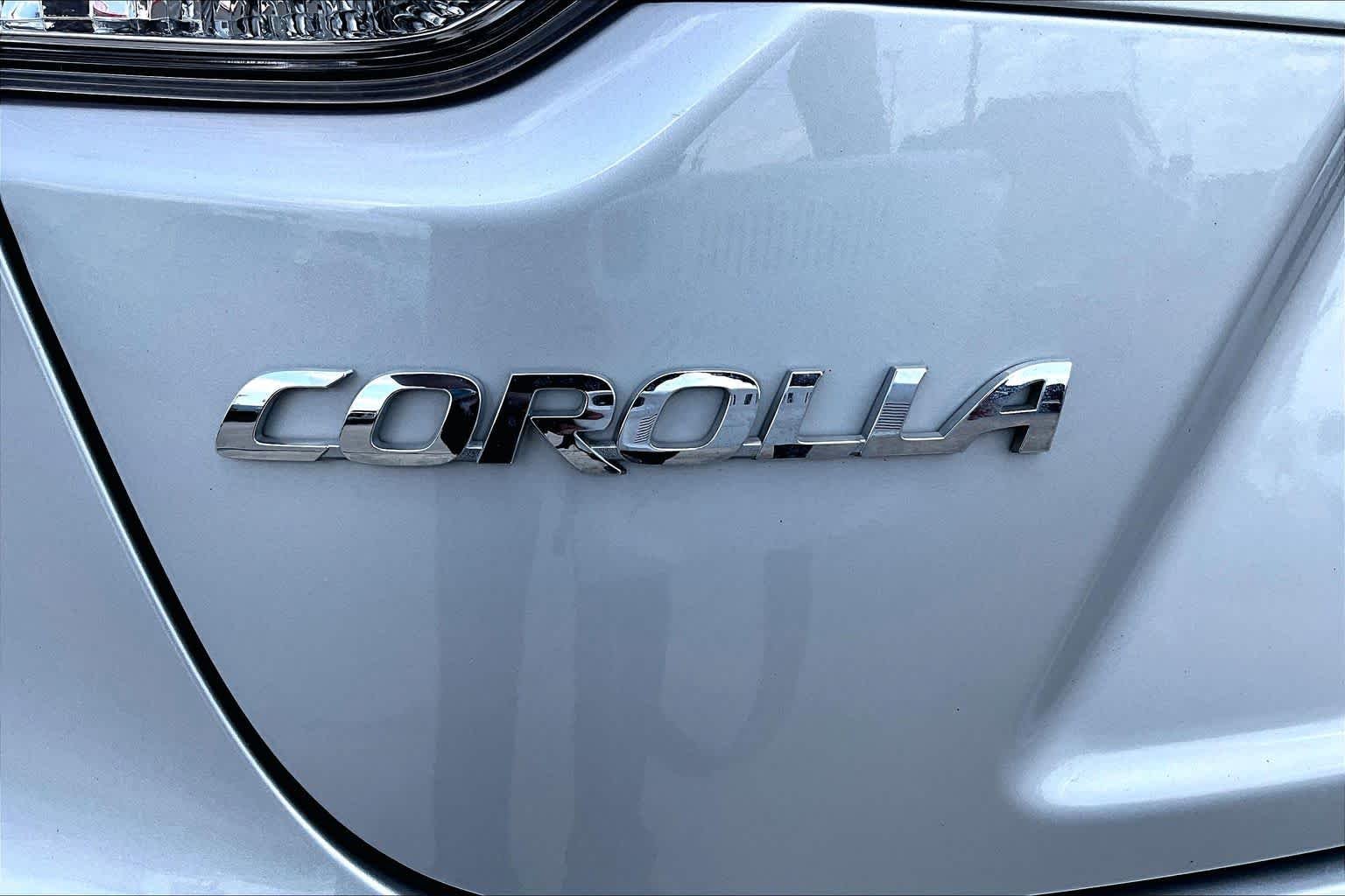 Used 2024 Classic Silver Metallic Toyota LE image 10