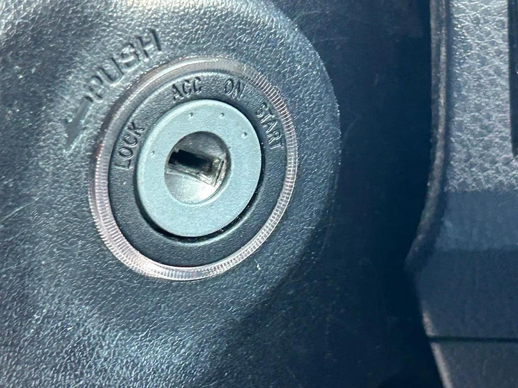 Used 2015 Silver Toyota XLE image 39