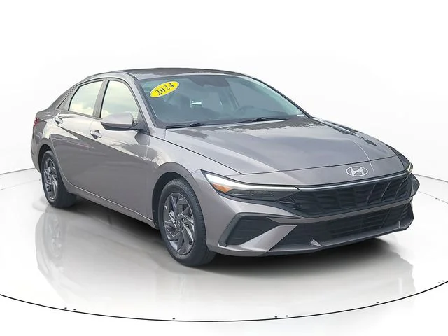 Used 2024  Hyundai SEL image 3