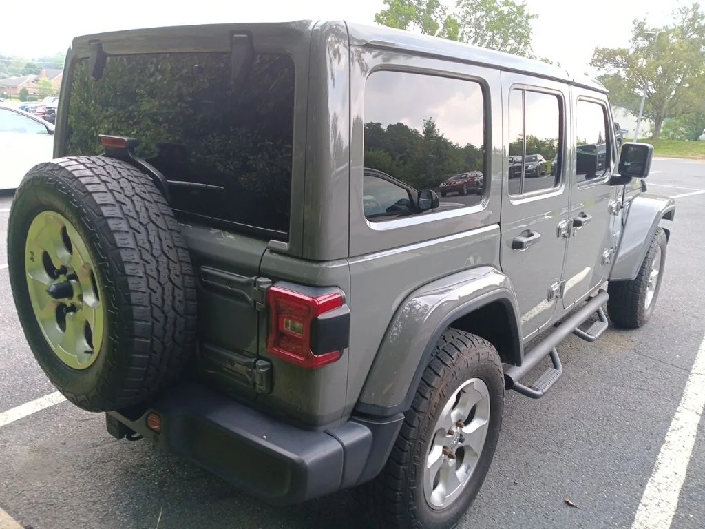 Used 2018 Gray Jeep Unlimited Sahara image 4