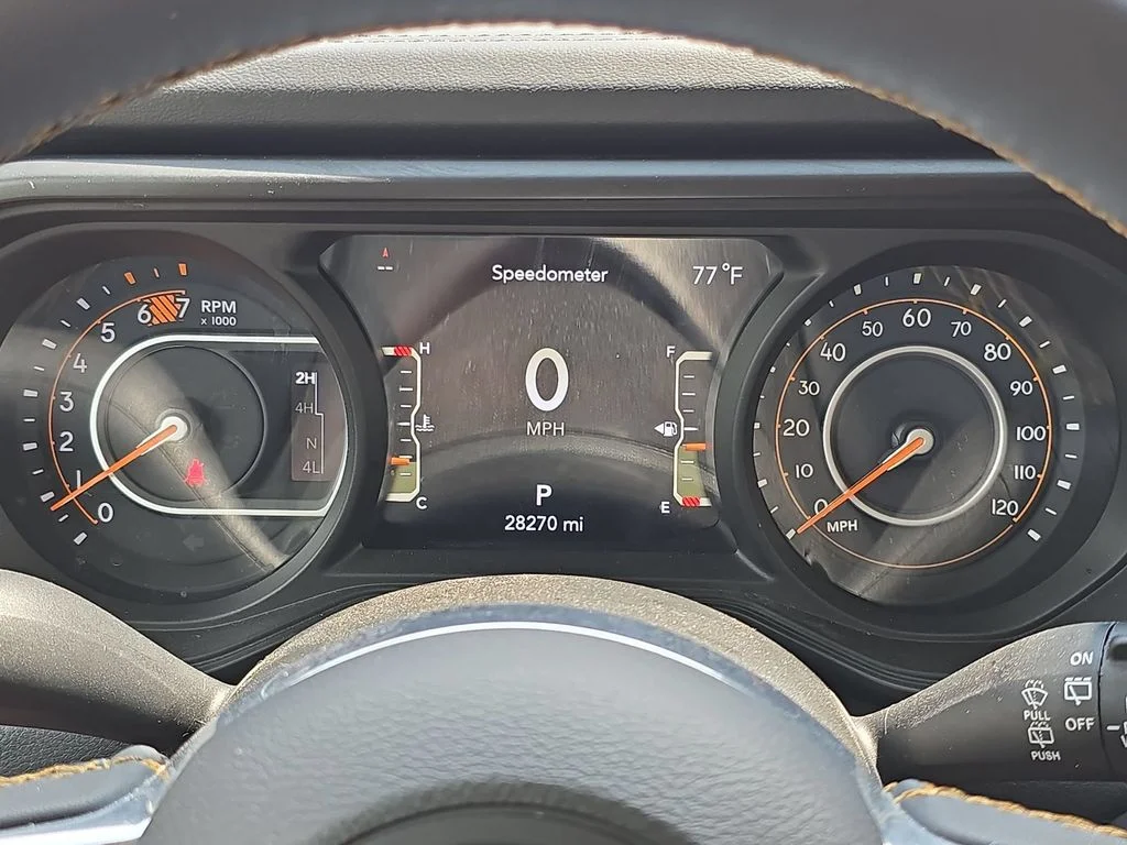 Used 2024 White/off-white Jeep Sahara image 16
