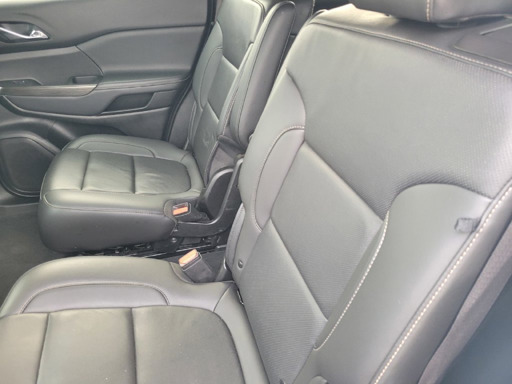 2023 GMC Acadia SLT - Photo 17