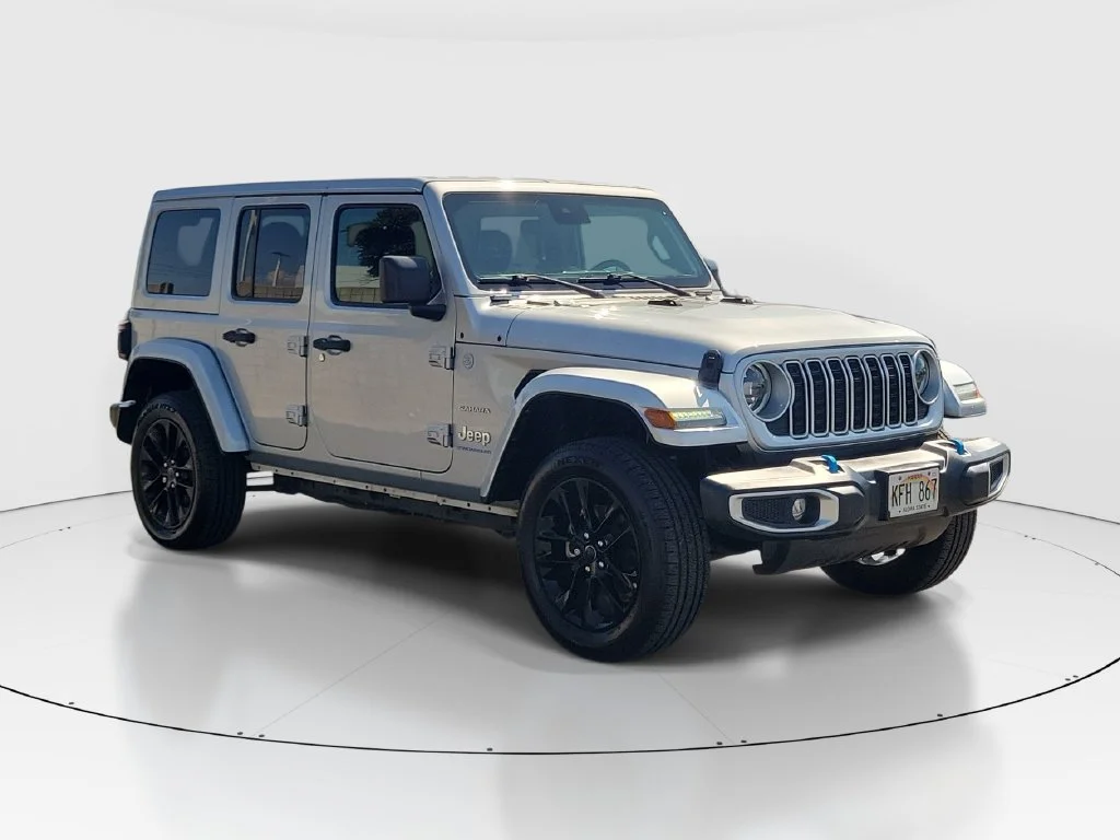 Used 2024 Silver Jeep Sahara 4xe image 8