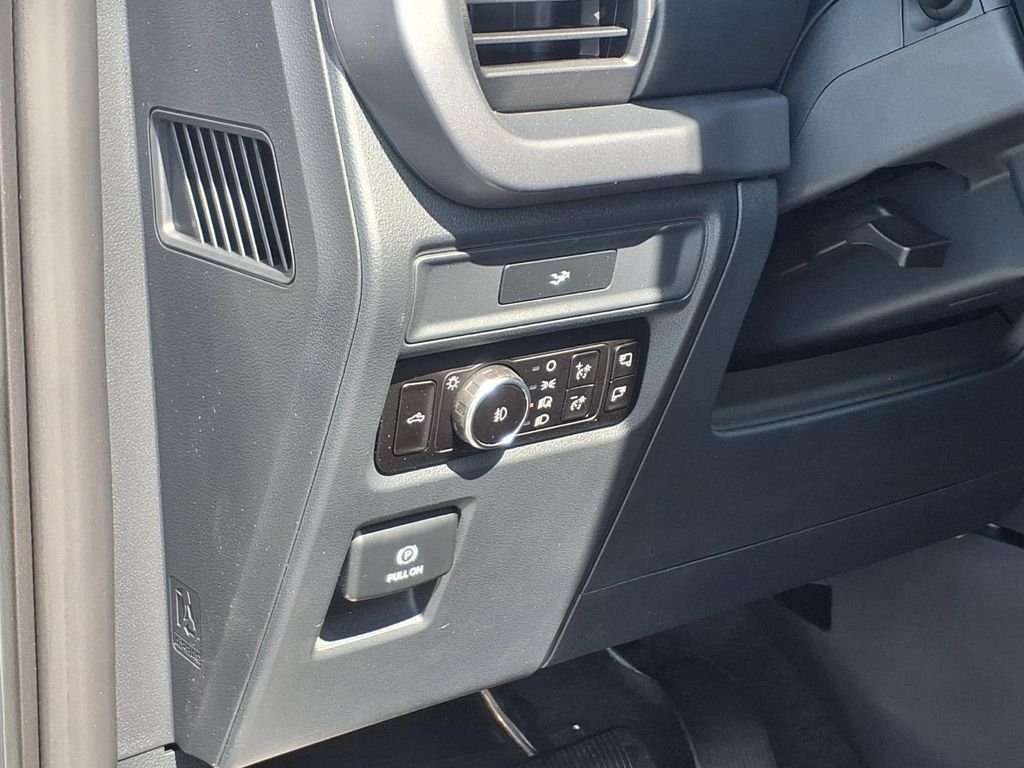 New 2026 Avalanche Ford XLT image 13