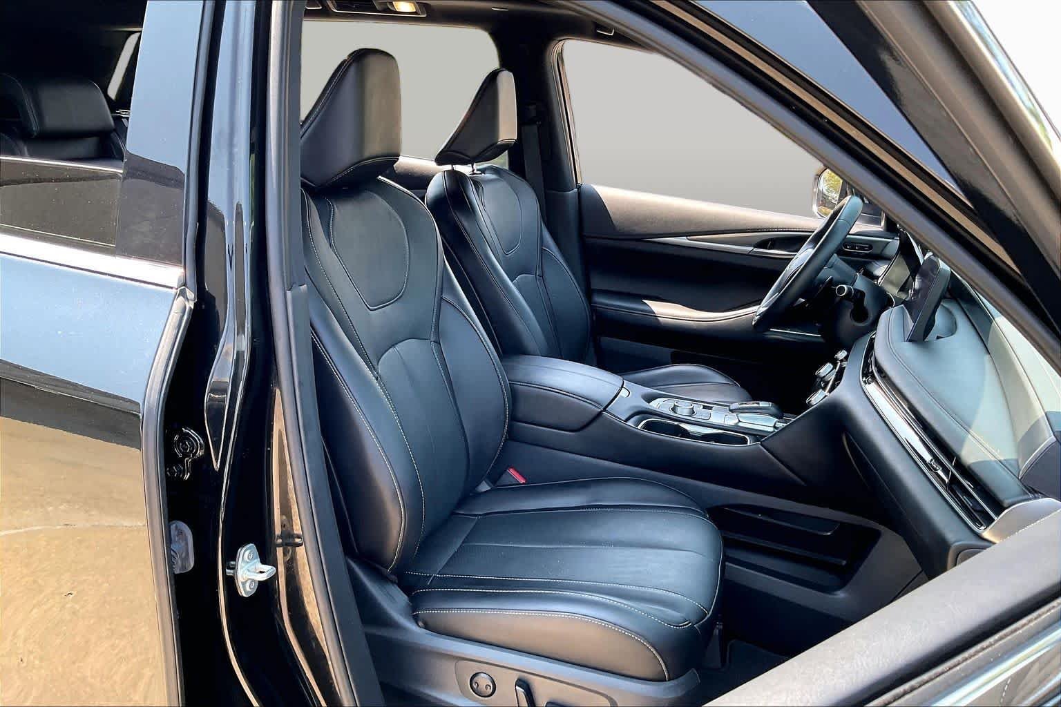 Used 2025 Mineral Black INFINITI LUXE image 9
