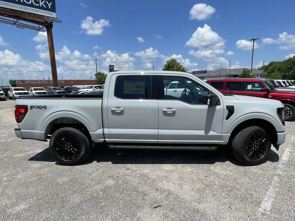 New 2026 White Ford XLT image 2