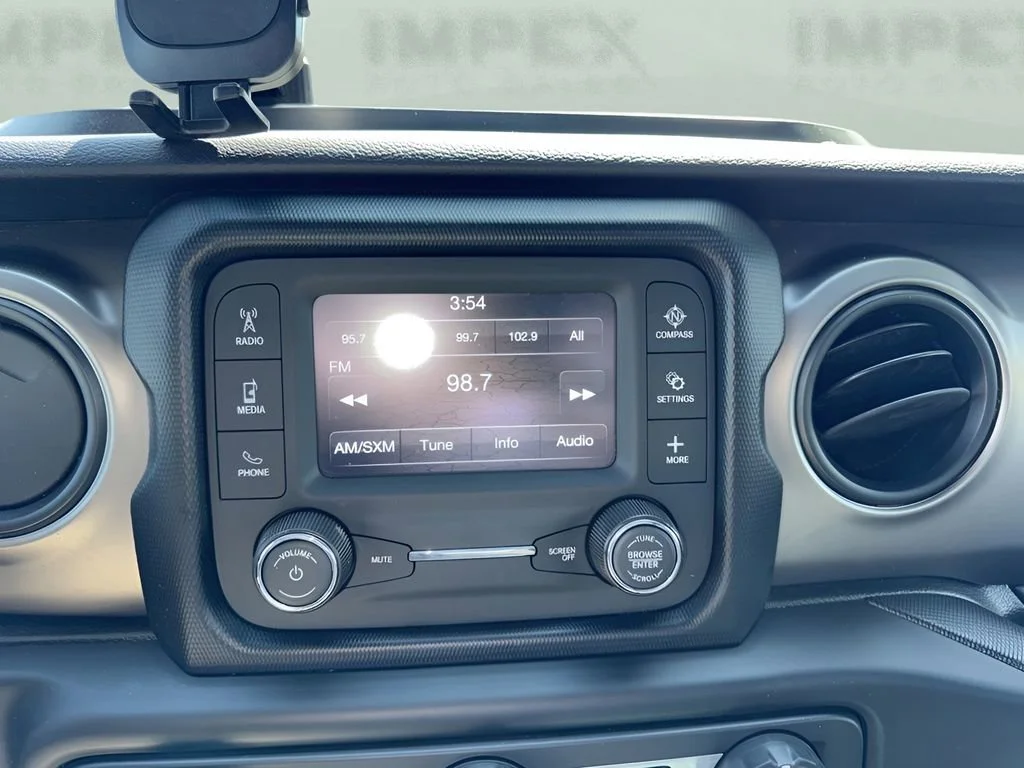 Used 2020  Jeep Sport image 16