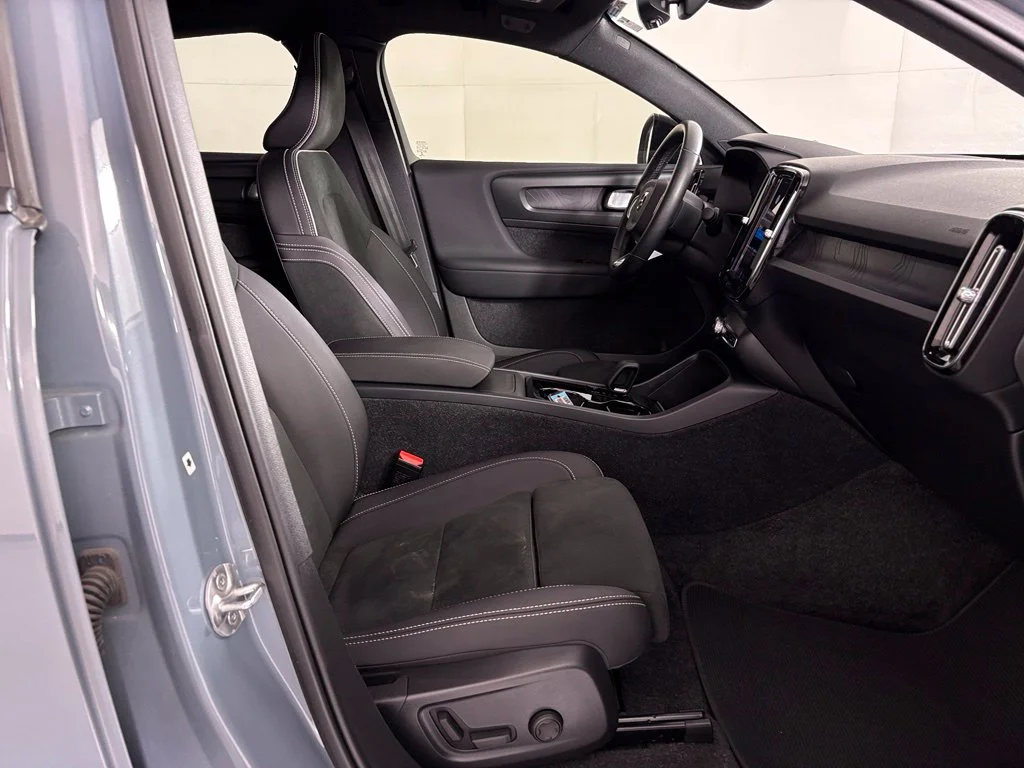 Used 2023 Gray Volvo Ultimate image 39