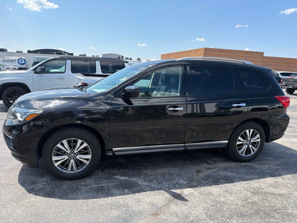 Used 2018 Black Nissan SL image 2