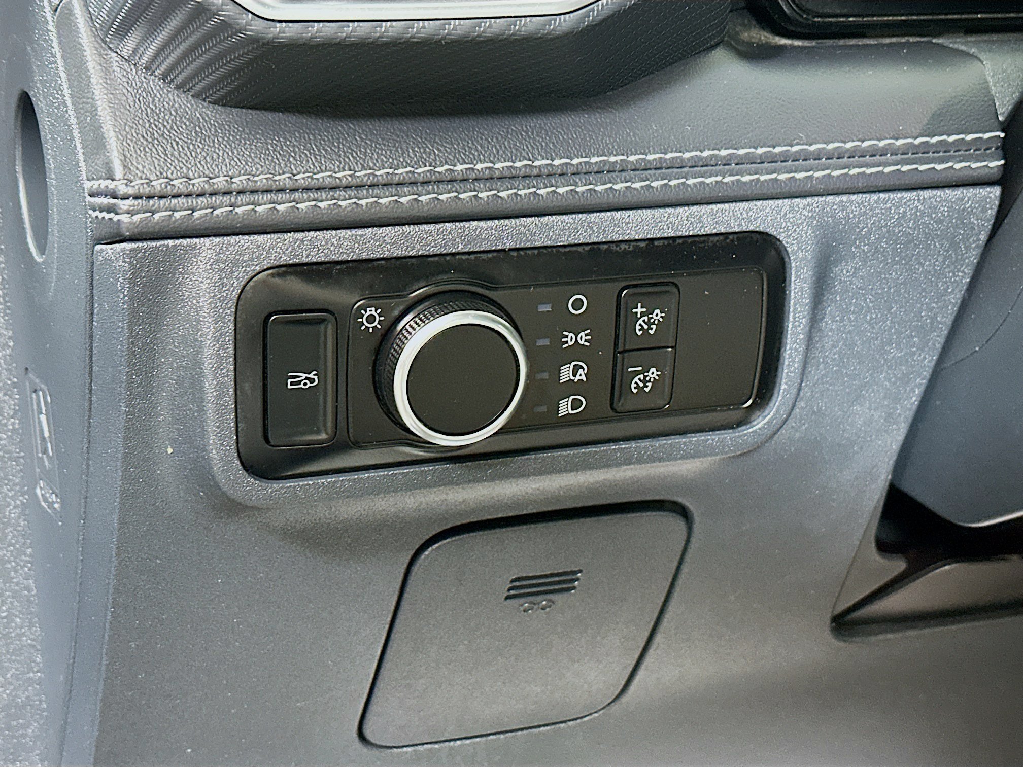 Used 2024 Gray Metallic Ford GT Premium image 11