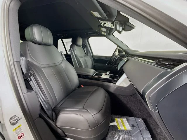 New 2026 Fuji White Land Rover SE image 30