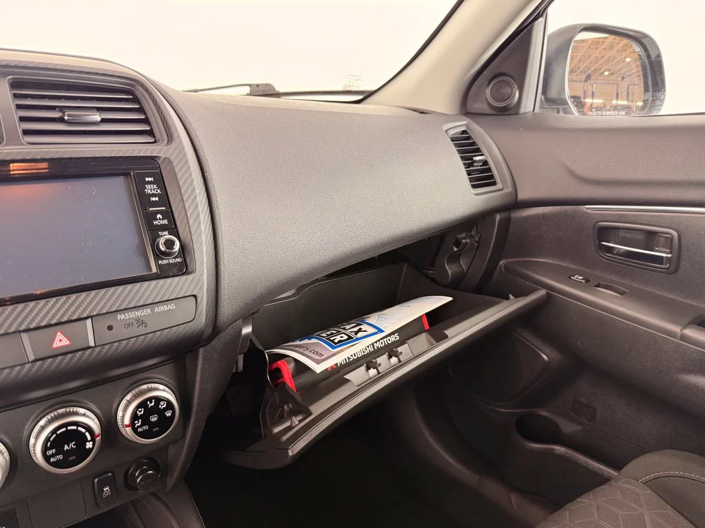 Used 2024  Mitsubishi 2.0 ES image 24